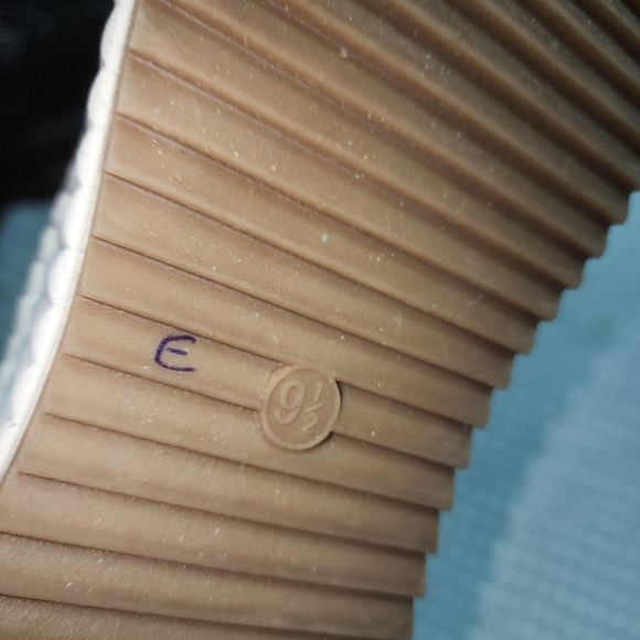 UNIVERSAL THREAD EUC WOMENS SZ 9.5 PERSEPHONE SNEAKER SHOES - Picture 5 of 10